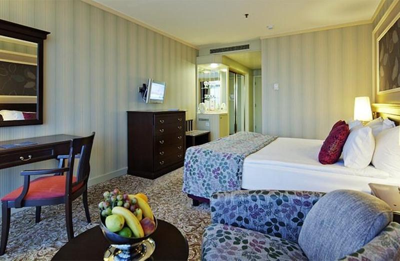 קיירניה Merit Crystal Cove Hotel Casino & Spa מראה חיצוני תמונה